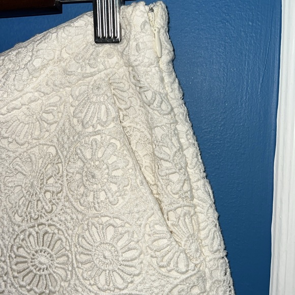 Ella Moss White Lace Crochet Shorts - Size M - Picture 4 of 7